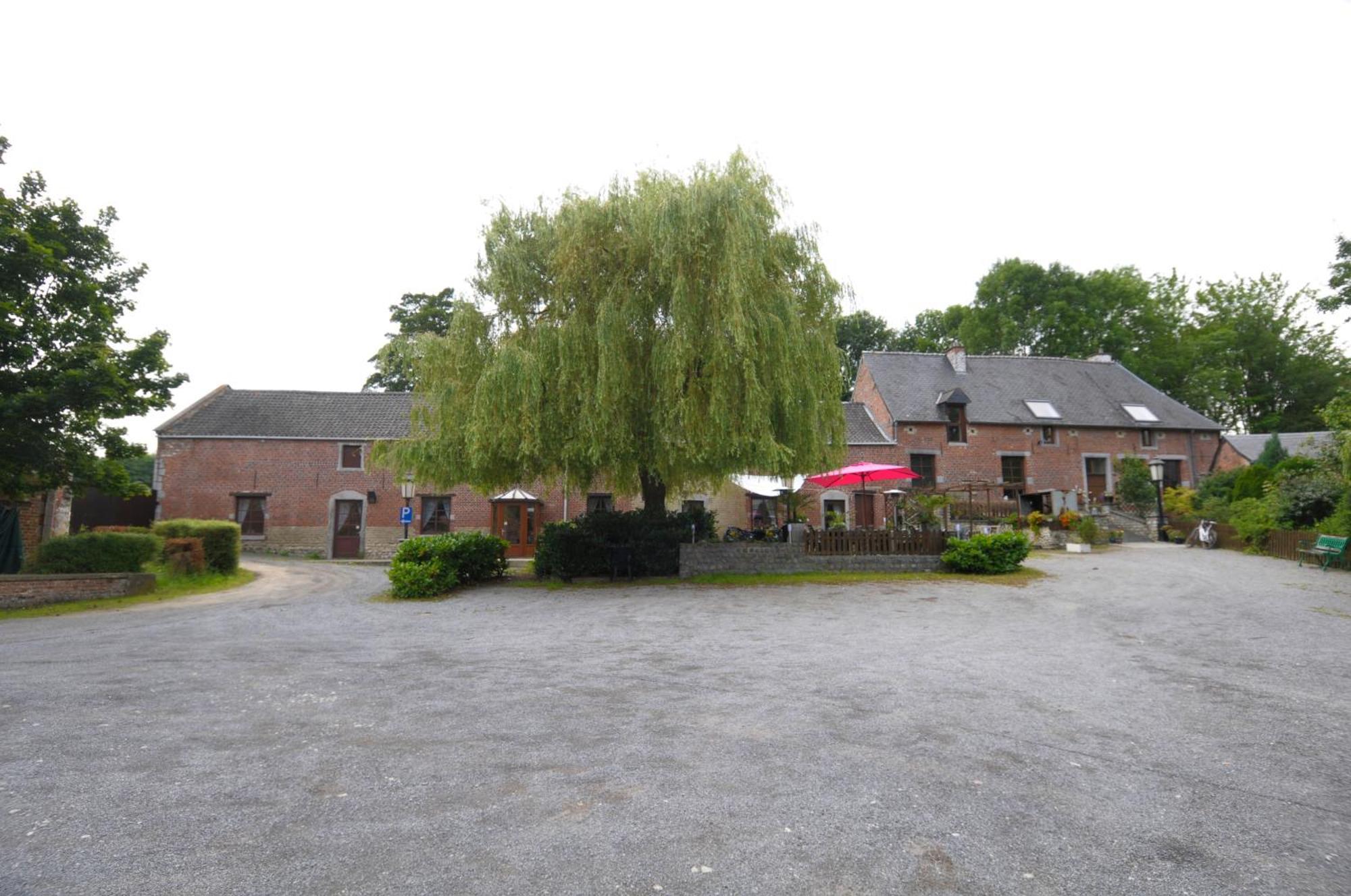Hotel Restaurant La Ferme De Grambais Nivelles Exterior foto